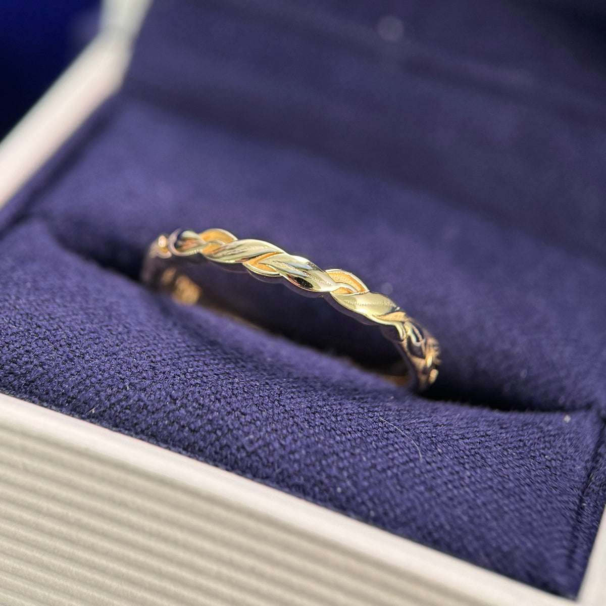 14k Yellow Gold Leaves three-fourths around 3mm Custom Band, 3.5 gram, size 7.25