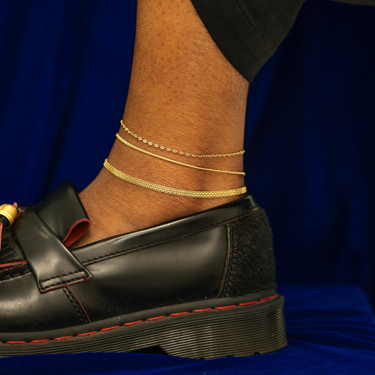 An anklet with 3 yellow gold chains