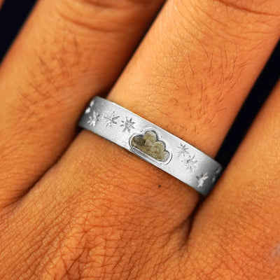 Close up view of a model's fingers wearing a 950 platinum Cloud Diamond Band