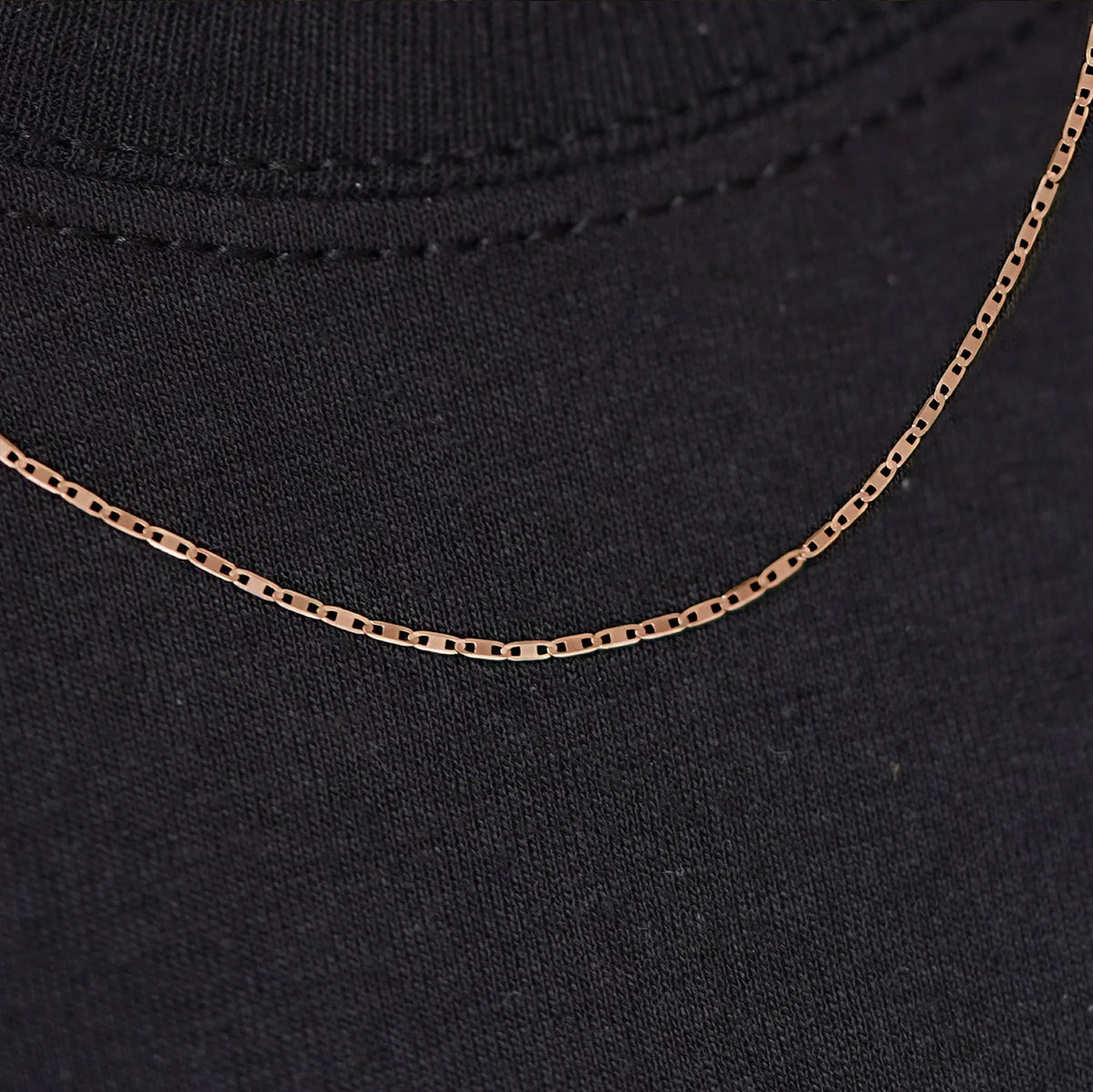 A model wearing a 14k rose gold Valentine Chain