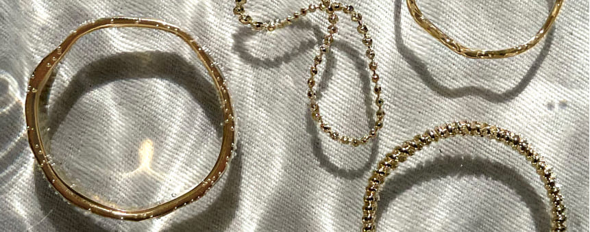 Various Automic Gold 14k solid gold rings floating in water