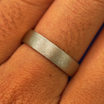 Close up view of a model's fingers wearing a 14k champagne gold Mix Stardust Band