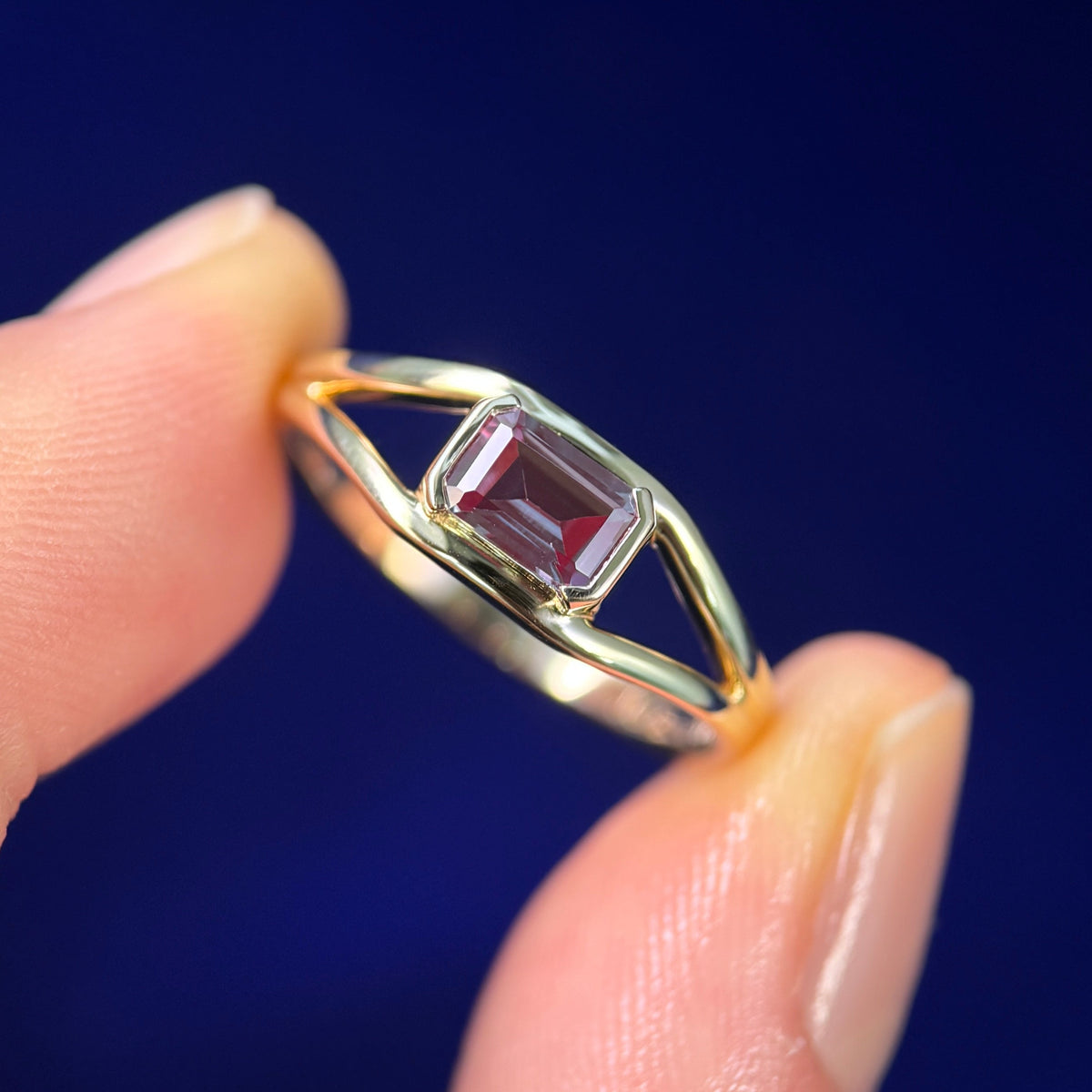 14k Yellow Gold Half-Bezel Set 6x4mm Emerald-cut Lab Alexandrite on Split Shank Band, Size 7.5