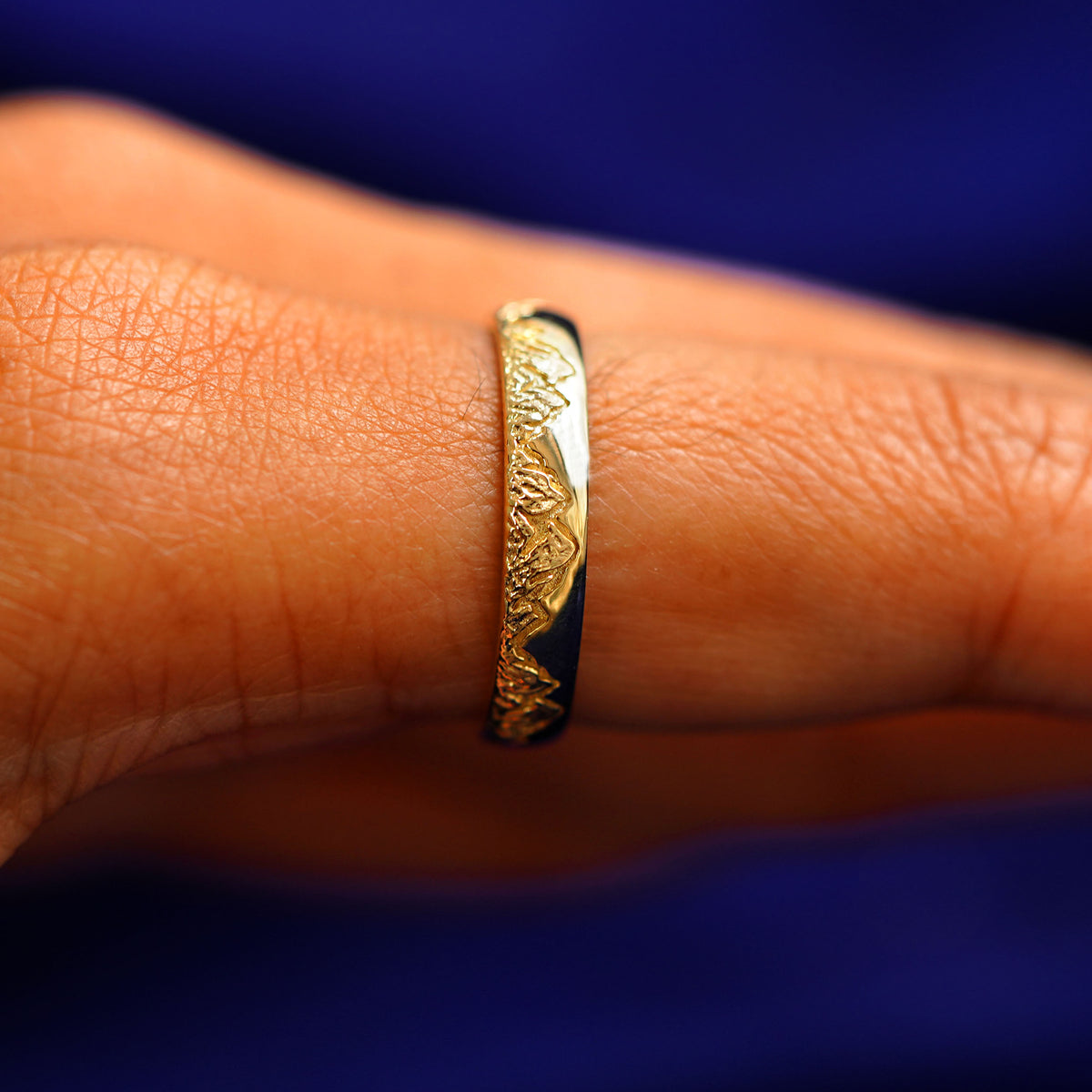 Side view of a Mountains Band on a model's finger