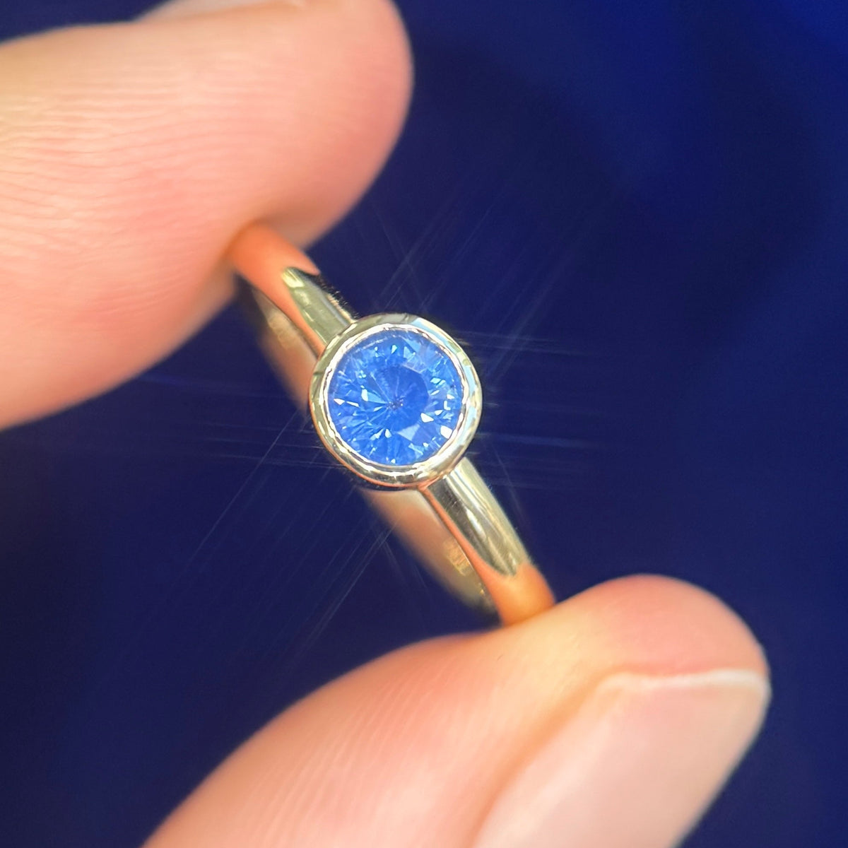 14k Yellow Gold and Bezel-set and 0.44ct Ocean Blue Round Sapphire on 2mm Curvy Mirror Band Custom Ring, size 4.75