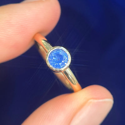 14k Yellow Gold and Bezel-set and 0.44ct Ocean Blue Round Sapphire on 2mm Curvy Mirror Band Custom Ring, size 4.75