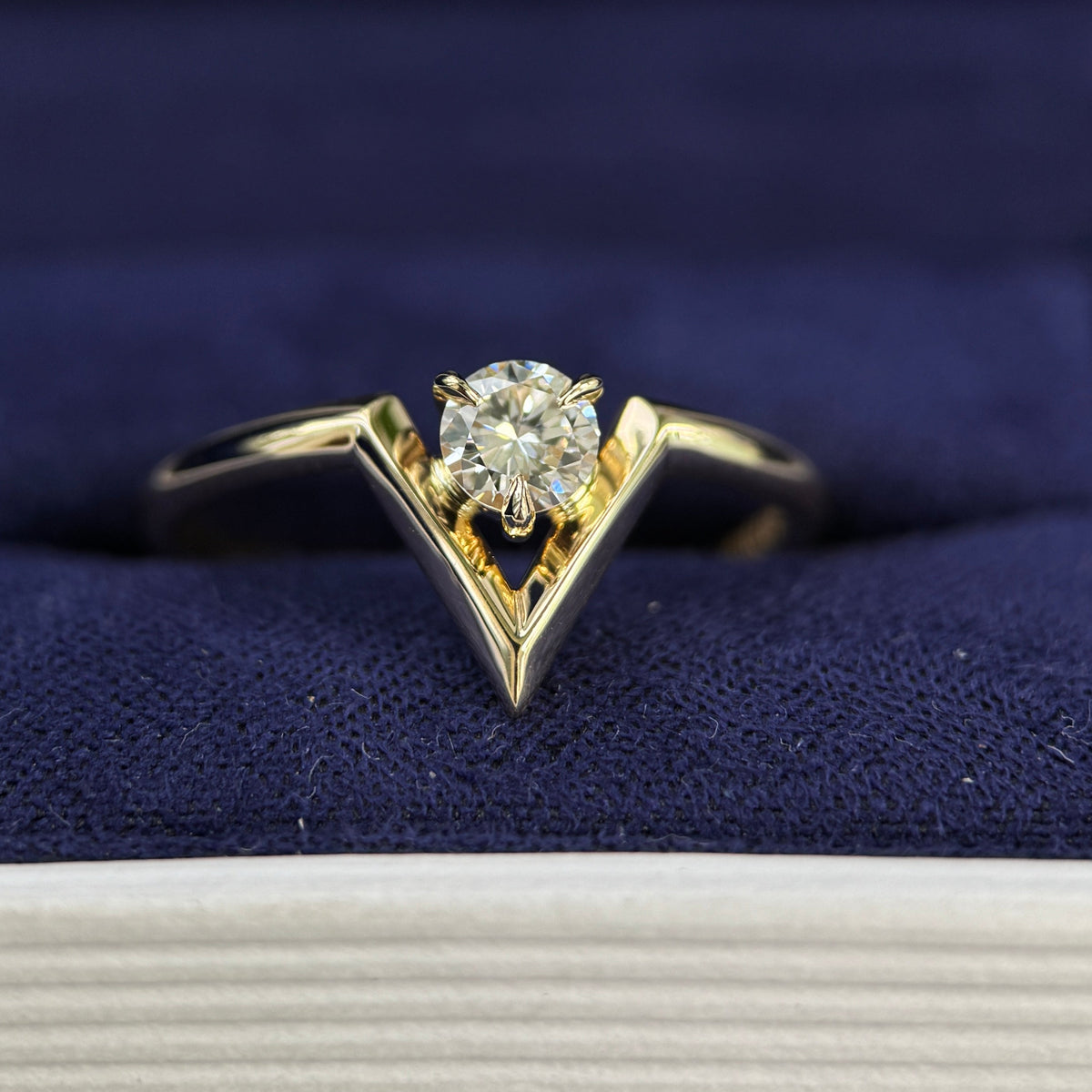 14k Yellow Gold with 4.5mm H/VS Round Lab Diamond set in Triangle Thin Band Custom Ring, size 8