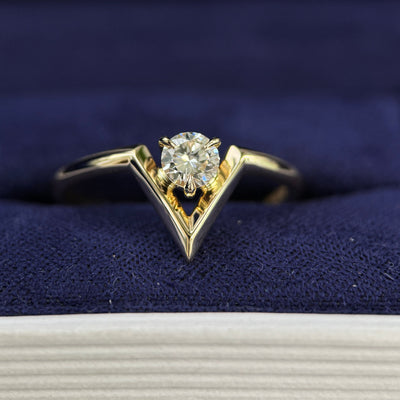 14k Yellow Gold with 4.5mm H/VS Round Lab Diamond set in Triangle Thin Band Custom Ring, size 8
