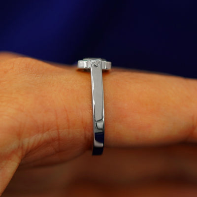 Side view of a white gold diamond Spinner Ring on a model's finger to show details