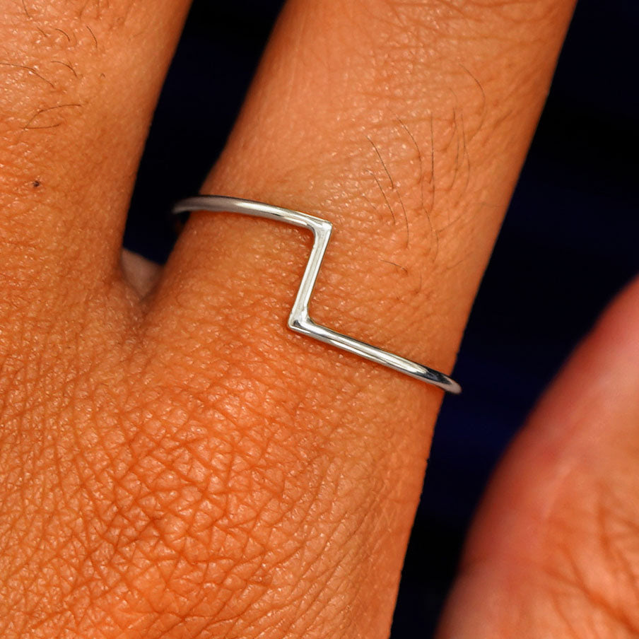 Close up view of a model's fingers wearing a 14k white gold Zig Zag Ring